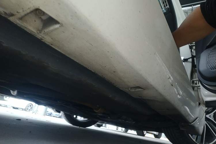 Used Infiniti Q50 2014 3.7L Luxury Sport Edition Right Side Sill