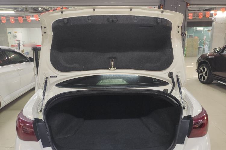 Used Infiniti Q50 2014 3.7L Comfort Edition Trunk