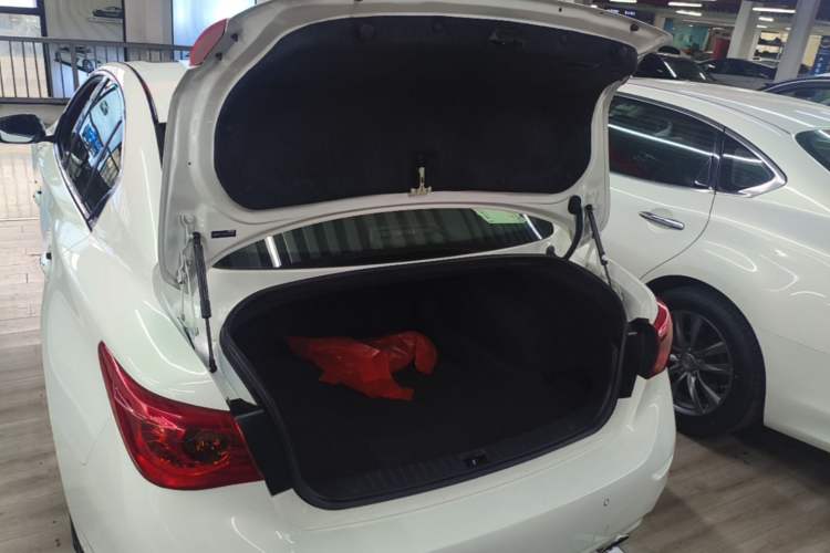 Used Infiniti Q50 2014 3.7L Comfort Edition Trunk