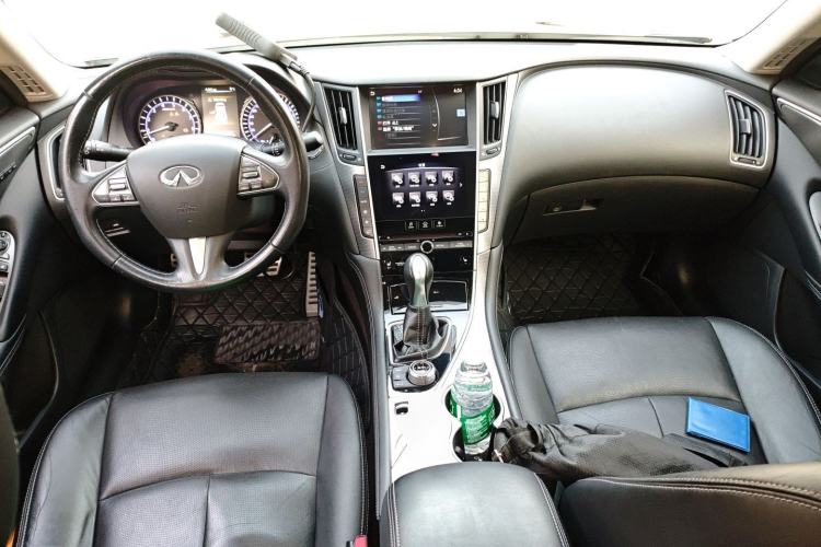 Used Infiniti Q50 2014 3.7L Comfort Edition Center Console