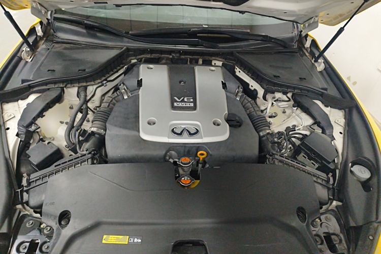 Used Infiniti Q50 2014 3.7L Comfort Edition Engine Bay