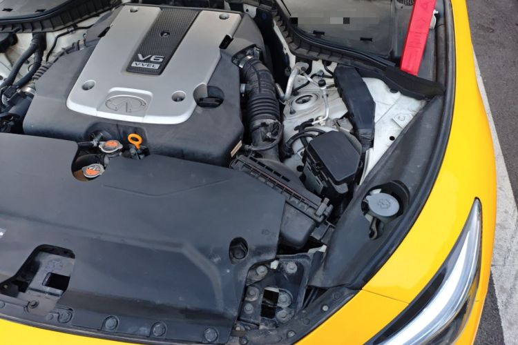 Used Infiniti Q50 2014 3.7L Comfort Edition Engine Bay Left