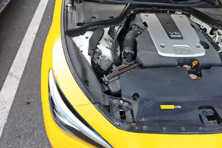 Used Infiniti Q50 2014 3.7L Comfort Edition Engine Bay Right