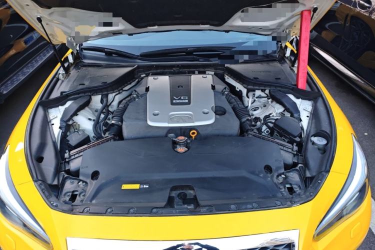 Used Infiniti Q50 2014 3.7L Comfort Edition Engine Bay