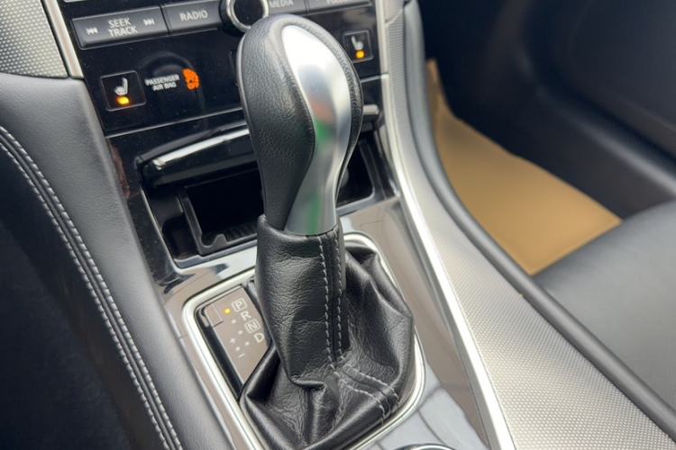 Used Infiniti Q50 2014 3.7L Comfort Edition Interior 8