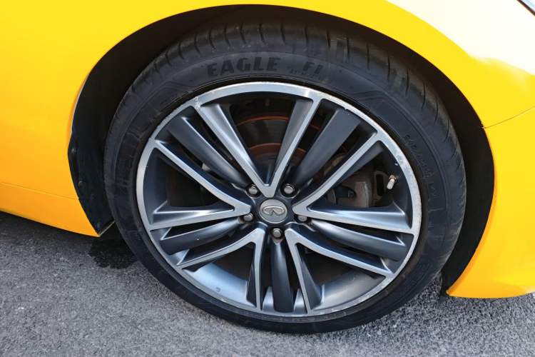 Used Infiniti Q50 2014 3.7L Comfort Edition Right Front Wheel Hub