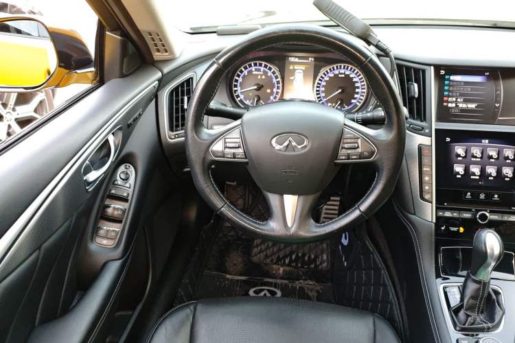 Used Infiniti Q50 2014 3.7L Comfort Edition Steering Wheel