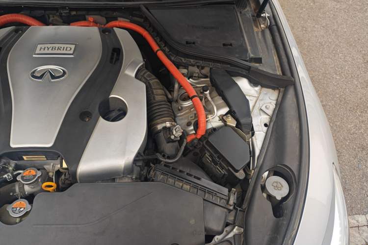 Used Infiniti Q50 2017 3.5L Hybrid Engine Bay Left