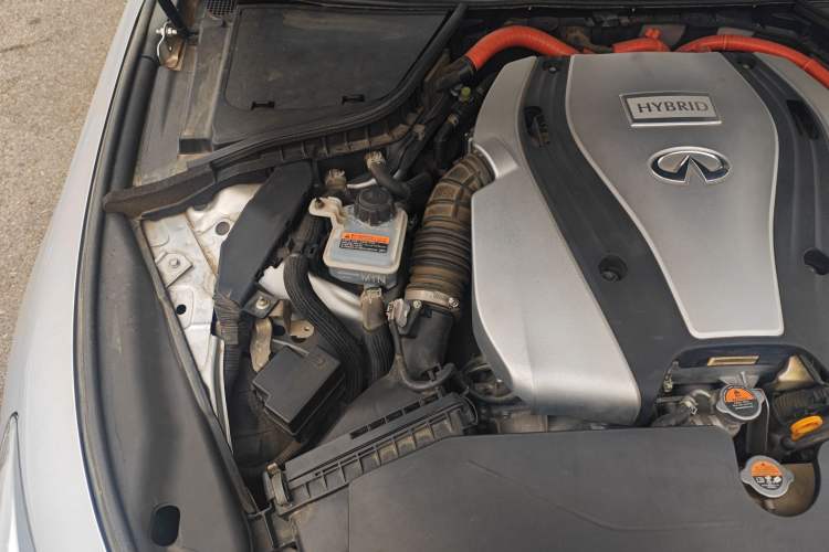 Used Infiniti Q50 2017 3.5L Hybrid Engine Bay Right