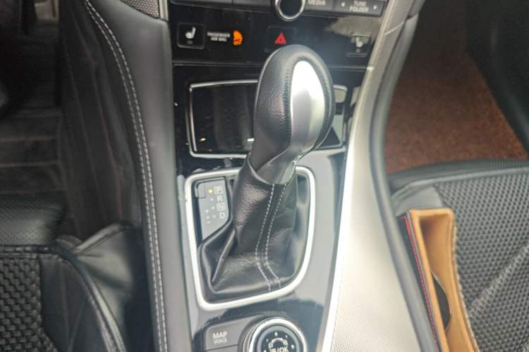 Used Infiniti Q50 2017 3.5L Hybrid Gear Lever