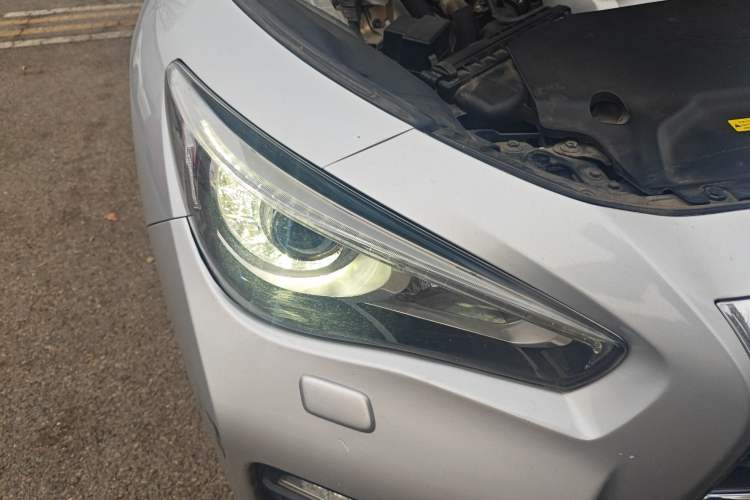Used Infiniti Q50 2017 3.5L Hybrid Right Front Headlight
