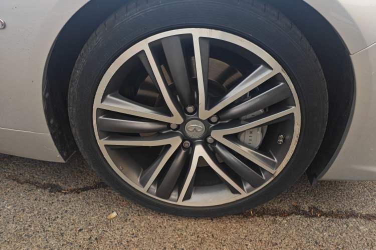 Used Infiniti Q50 2017 3.5L Hybrid Right Front Wheel Hub