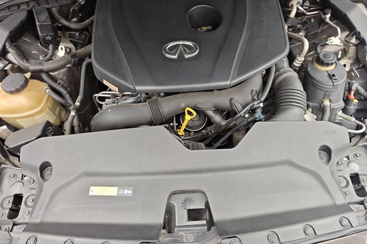 Used Infiniti Q50L 2015 2.0T Enjoyment Edition Engine Bay