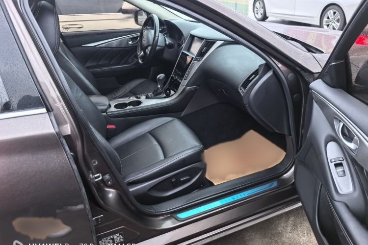Used Infiniti Q50L 2015 2.0T Enjoyment Edition Interior 9