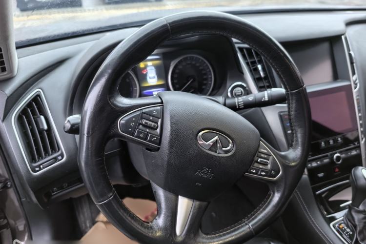 Used Infiniti Q50L 2015 2.0T Enjoyment Edition Steering Wheel
