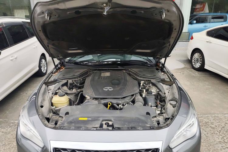 Used Infiniti Q50L 2018 2.0T Comfort Edition China VI Standard Engine Bay