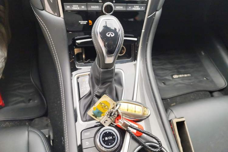 Used Infiniti Q50L 2018 2.0T Comfort Edition China VI Standard Gear Lever