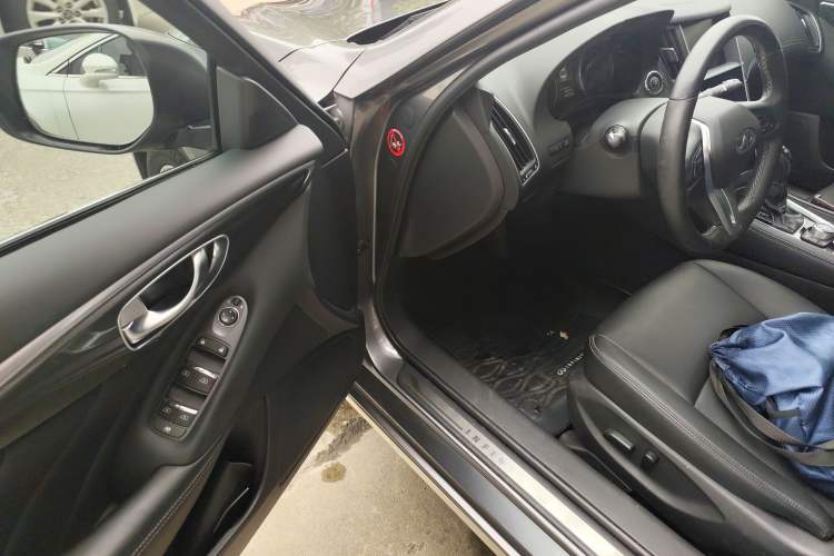 Used Infiniti Q50L 2018 2.0T Comfort Edition China VI Standard Interior 3