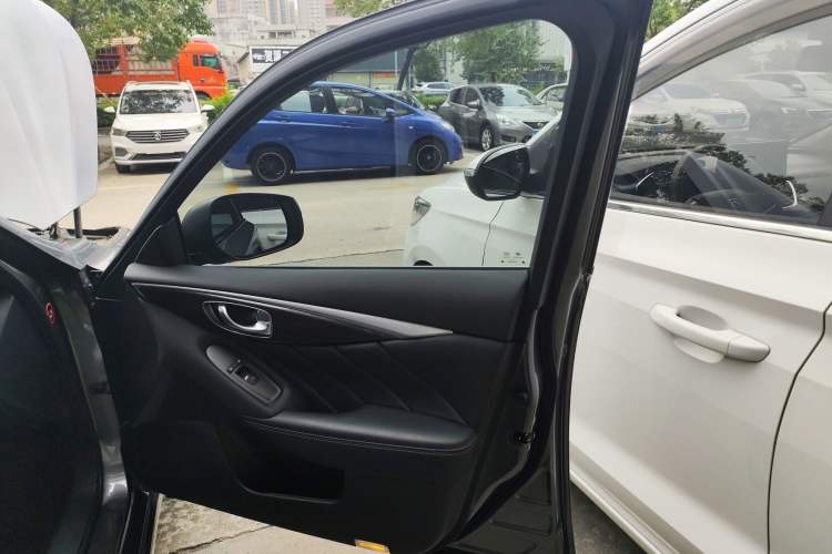 Used Infiniti Q50L 2018 2.0T Comfort Edition China VI Standard Interior 5