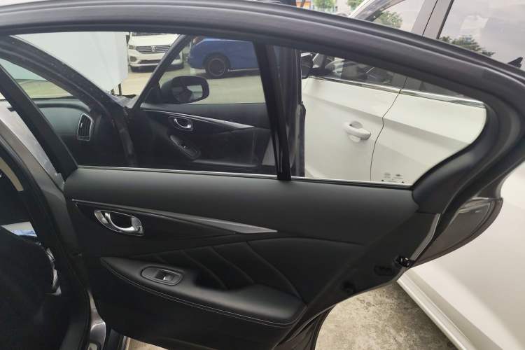 Used Infiniti Q50L 2018 2.0T Comfort Edition China VI Standard Interior 6