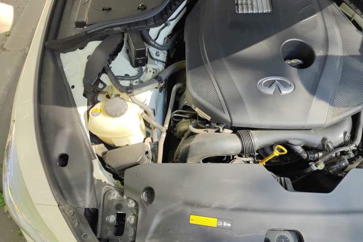 Used Infiniti Q50L 2022 2.0T Comfort Edition Engine Bay Right
