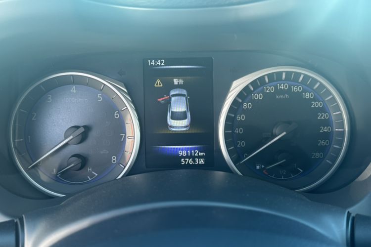 Used Infiniti Q50L 2015 2.0T Enjoyment Edition Odometer Close Up