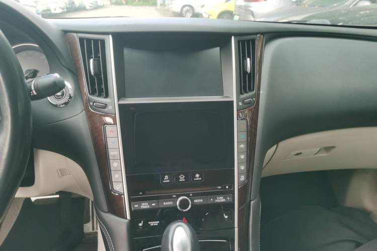Used Infiniti Q50L 2015 2.0T Luxury Edition Audio And AC Panel