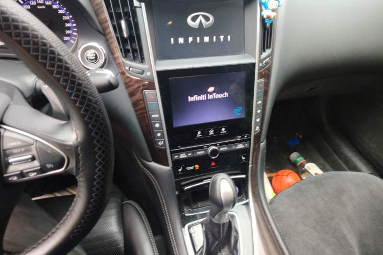 Used Infiniti Q50L 2015 2.0T Luxury Sport Edition Audio And AC Panel