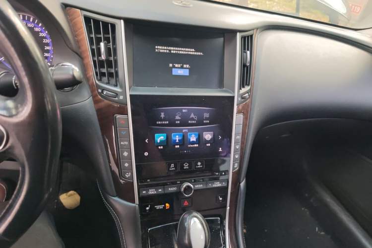 Used Infiniti Q50L 2015 2.0T Luxury Edition Audio And AC Panel