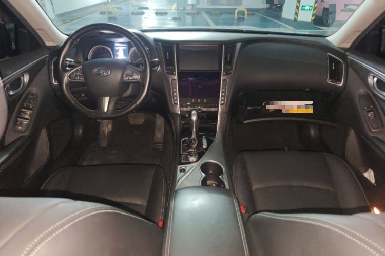 Used Infiniti Q50L 2015 2.0T Enjoyment Edition Center Console