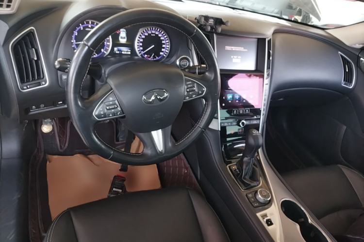 Used Infiniti Q50L 2015 2.0T Enjoyment Edition Center Console