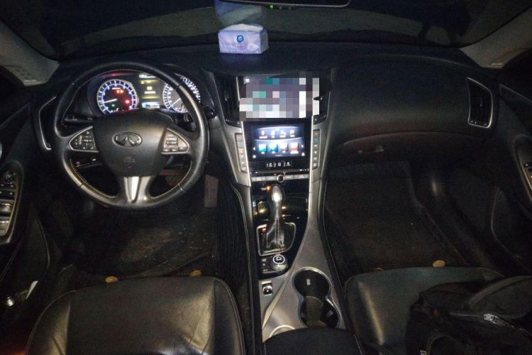 Used Infiniti Q50L 2015 2.0T Enjoyment Edition Center Console