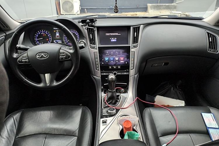 Used Infiniti Q50L 2015 2.0T Enjoyment Edition Center Console