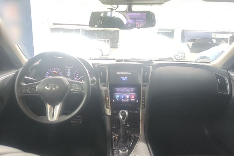 Used Infiniti Q50L 2015 2.0T Enjoyment Edition Center Console