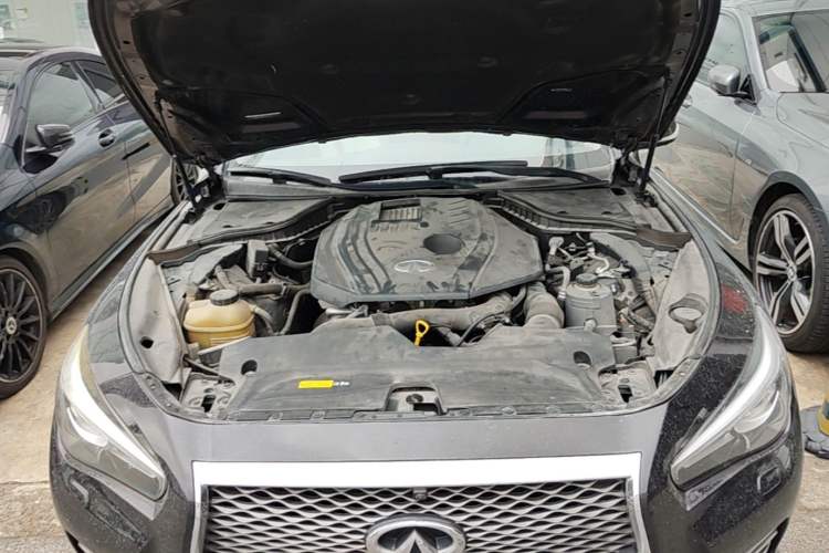 Used Infiniti Q50L 2015 2.0T Enjoyment Edition Engine Bay