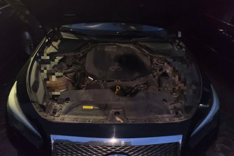 Used Infiniti Q50L 2015 2.0T Enjoyment Edition Engine Bay