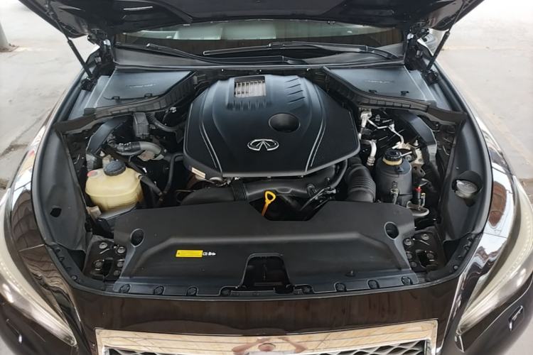 Used Infiniti Q50L 2015 2.0T Enjoyment Edition Engine Bay
