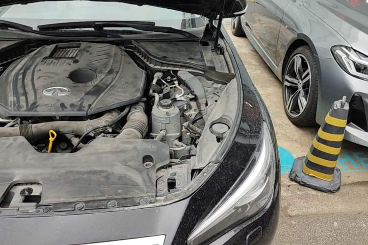 Used Infiniti Q50L 2015 2.0T Enjoyment Edition Engine Bay Left