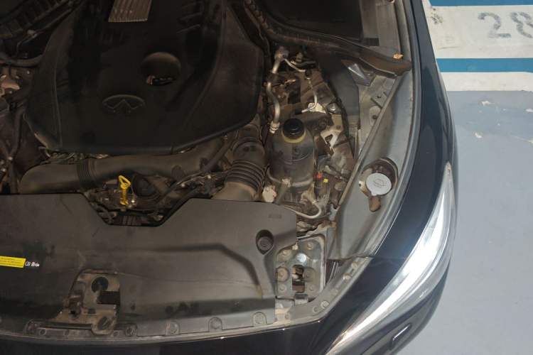Used Infiniti Q50L 2015 2.0T Enjoyment Edition Engine Bay Left