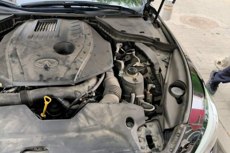 Used Infiniti Q50L 2015 2.0T Enjoyment Edition Engine Bay Left