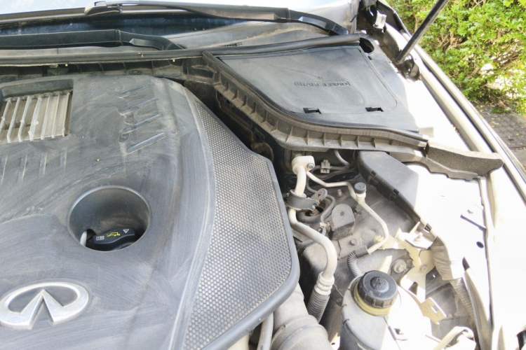 Used Infiniti Q50L 2015 2.0T Enjoyment Edition Engine Bay Left