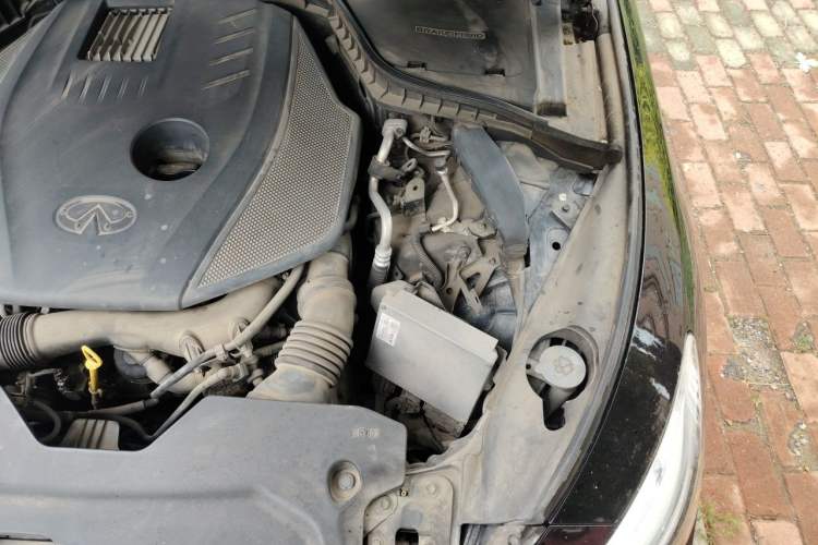 Used Infiniti Q50L 2015 2.0T Luxury Sport Edition Engine Bay Left