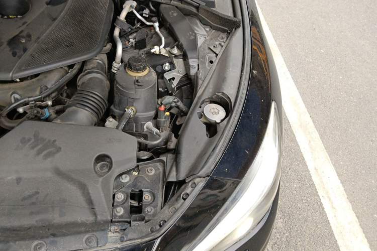 Used Infiniti Q50L 2015 2.0T Enjoyment Edition Engine Bay Left