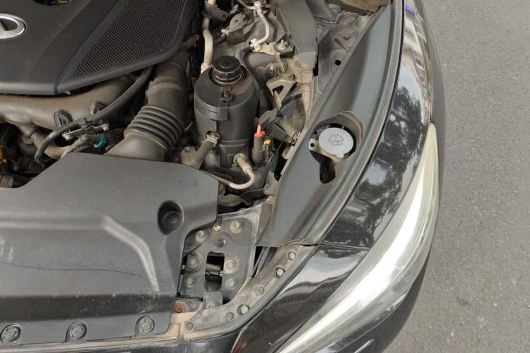 Used Infiniti Q50L 2015 2.0T Luxury Edition Engine Bay Left