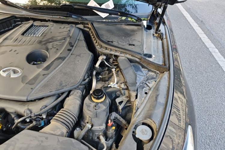 Used Infiniti Q50L 2015 2.0T Luxury Edition Engine Bay Left