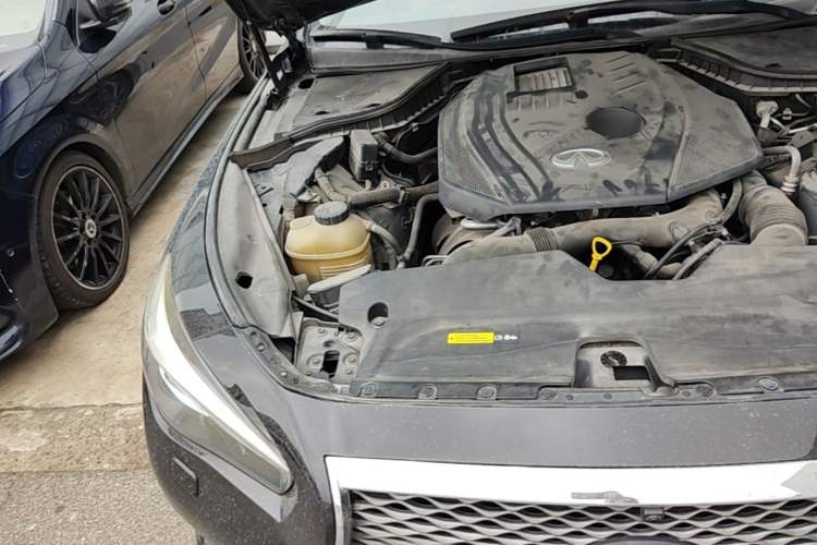 Used Infiniti Q50L 2015 2.0T Enjoyment Edition Engine Bay Right