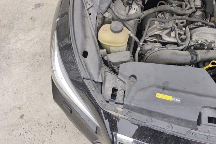 Used Infiniti Q50L 2015 2.0T Sport Edition Engine Bay Right