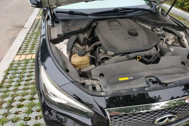 Used Infiniti Q50L 2015 2.0T Sport Edition Engine Bay Right