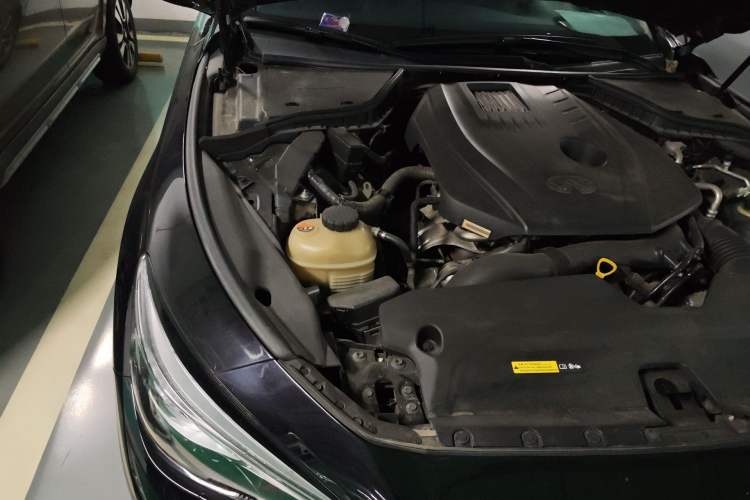 Used Infiniti Q50L 2015 2.0T Enjoyment Edition Engine Bay Right