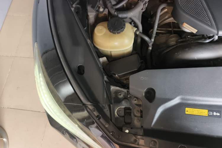 Used Infiniti Q50L 2015 2.0T Sport Edition Engine Bay Right